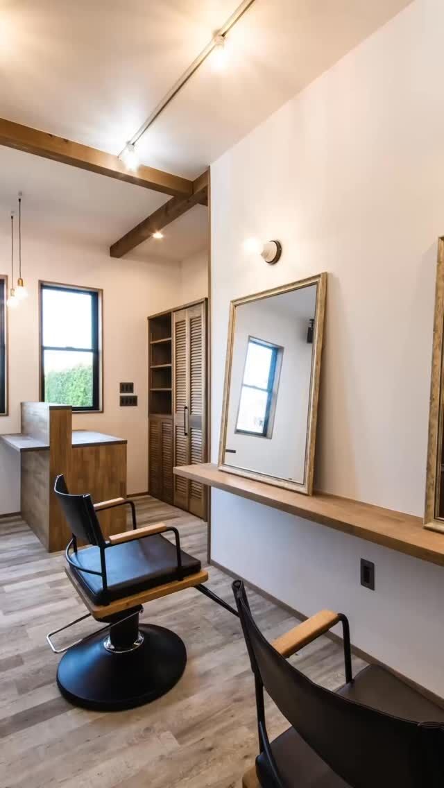 ＼ 自宅でお店をはじめたい方へ ／

まずは知っておきたい基本ポイント🏠✂️

 ① 用途変更ってなに？
住宅の一部を店舗として使うには、
「使い方の変更＝用途変更」が必要なことがあります。

30坪を超える場合は建築確認申請が必須。
面積が小さくても、排水・換気・避難経路などの条件があり、
事前の確認がとても大切です。

「自宅の一部でお店をしたいけど、どこまでがOK？」
そんな疑問もお気軽にご相談ください😊