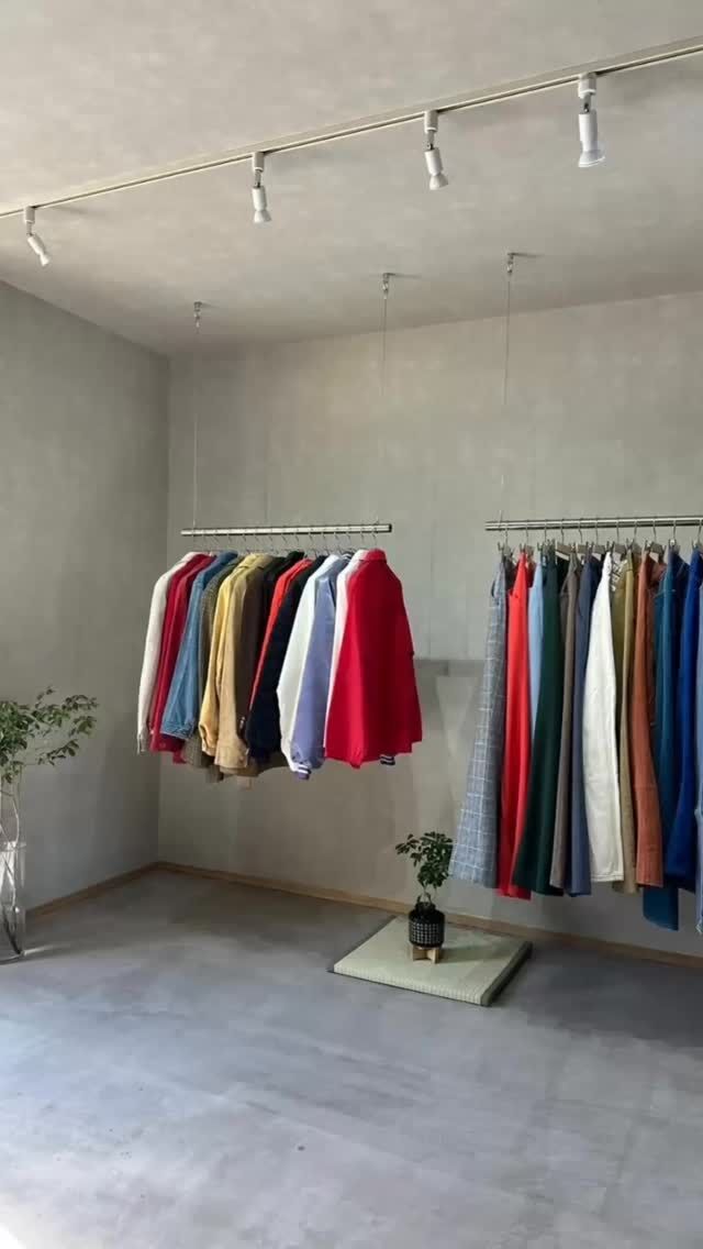 ＼ 自宅でお店をはじめたい方へ ／

② 保健所の確認も忘れずに！

飲食・美容・マッサージなど、
業種によっては保健所の許可が必要になります。

シンクの数、お湯の温度、トイレの位置…
じつは設備の細かな基準がたくさん。

「あとで直す」となると、
想定外の費用や工期がかかってしまうことも💦

だからこそ、計画の早い段階で相談することが大切です。

🏡 自宅でお店を開きたい方へ
設計から申請、店舗づくりまでトータルでサポートします。
Select工房 にお気軽にご相談ください😊