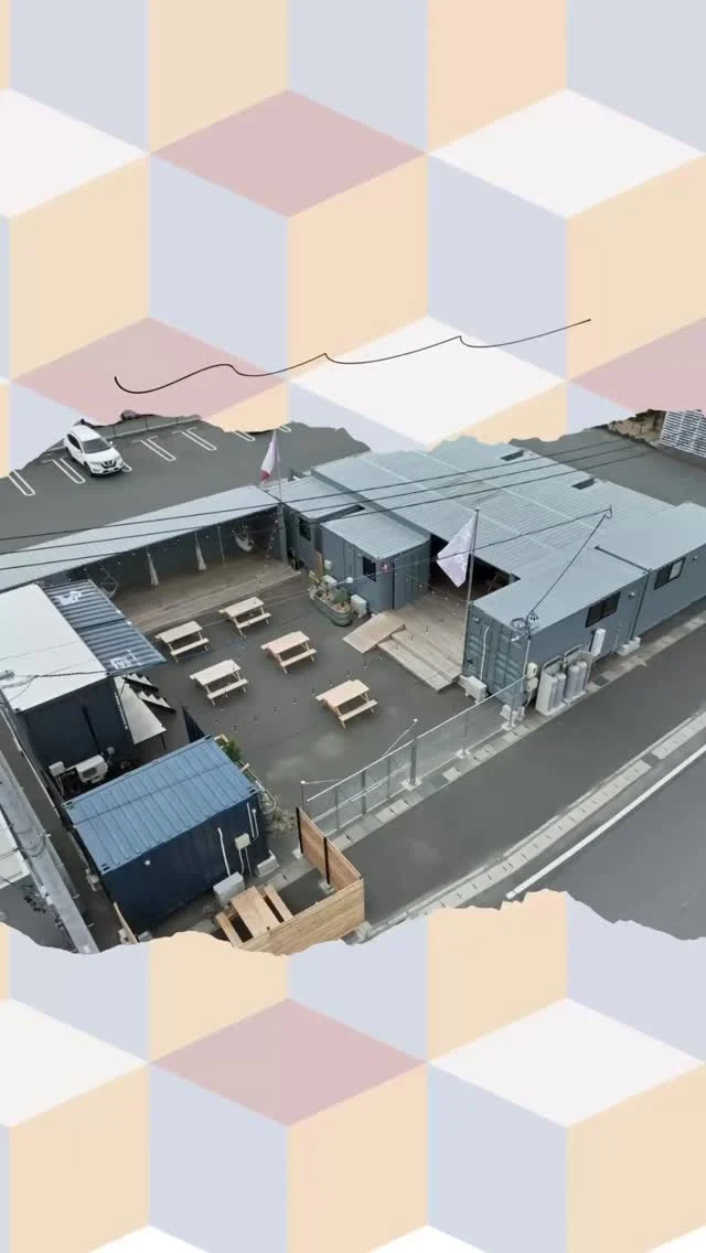 コンテナ施設「はこ」
@haco_2024 のご紹介です☺︎
⁡
@4xc_jp が手がけた小さなお店が集まる場所で、
最近テナントさんも新しくなりました。  お店のサイズ感やレイアウト、
「こんな始め方もあるんだ」が見つかる
やさしいアイデアが詰まったスポットです。  気になる方は、
場所のことや見どころなど
お気軽にDMで聞いてくださいね。  #はこ #4xC #コンテナ店舗 #Select工房 #店舗づくり