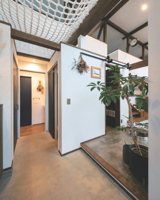 住居スペースから仕事場へ
店舗併用住宅  ✄-------------------‐--------‐--✄�
☕ 無料相談会 随時開催中
Select工房では、店舗づくりも住宅づくりも
トータルでサポートしています。  「いつかお店を持ちたい」
「でもまだ先の話かな…」
そんな想いも、ぜひ気軽にお話しください。  あなたの“今”と“これから”をつなぐ家づくり、
一緒に考えていきましょう𓂃𓂂𓏸  #店舗兼住宅 #店舗づくり #家づくり 
#浜松店舗専門会社  #美容院